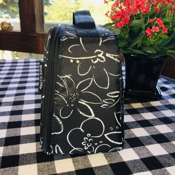 GREAT FOR ICE CREAM RUN!  Handy Arctic Zone Tote with Thermal Insulation - Picture 1 of 14